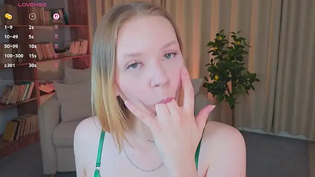 StaceyyJones online show from July 20, 10:39 am