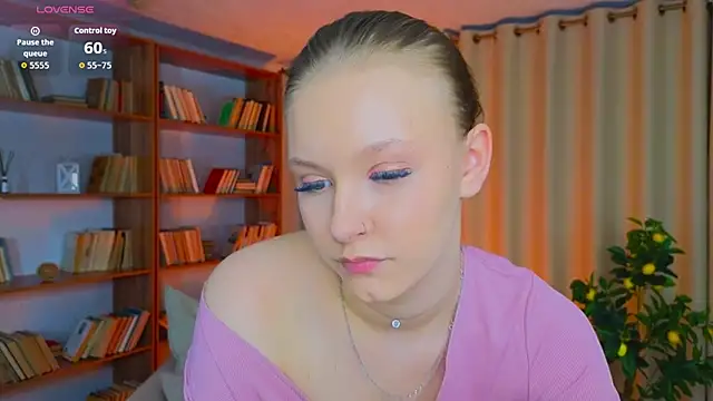 StaceyyJones online show from April 22, 2:03 pm