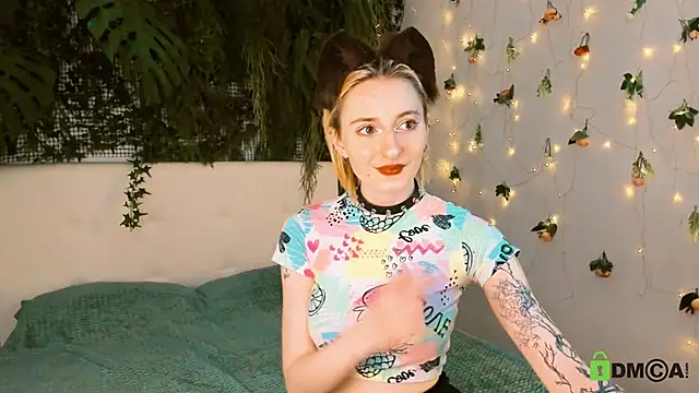 Kira  Cutie online show from May 4, 9:07 pm