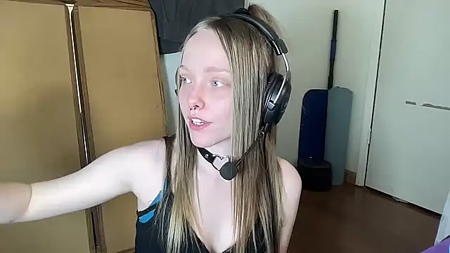 ElfGirlAna online show from May 7, 4:43 pm