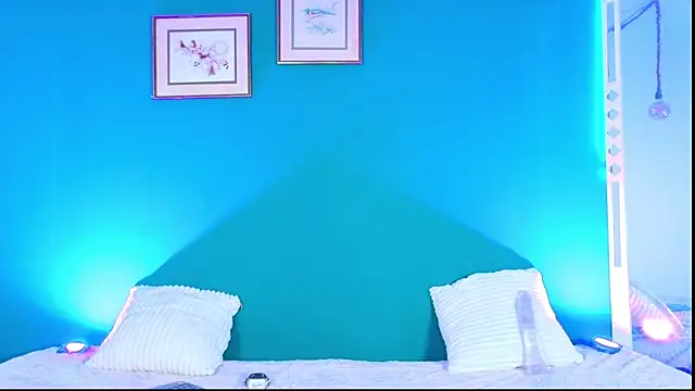 Zoe living online show from May 9, 1:57 pm
