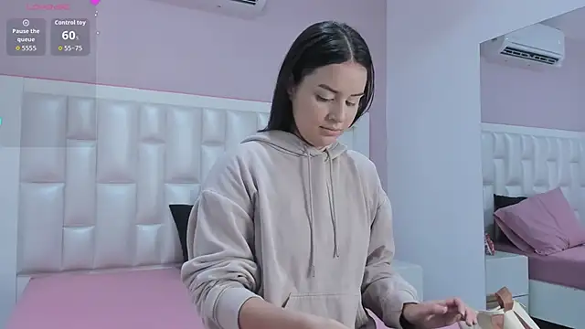 KylieLumi online show from April 29, 12:52 pm