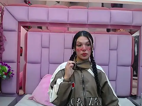 Salome Saen  online show from April 21, 1:07 pm