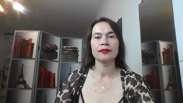Selena Moo online show from August 4, 10:10 am