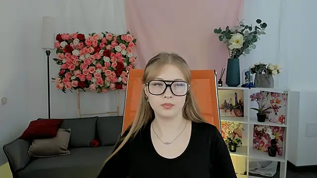 LunasFrost online show from March 20, 10:53 am