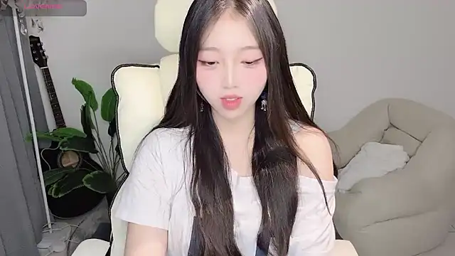 Yukiy8877 online show from May 10, 11:51 pm