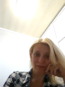 MiaLove183 online show from May 5, 2:09 pm