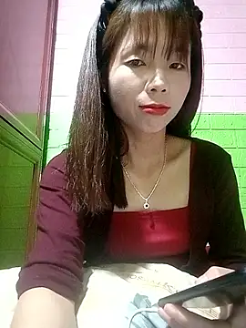 AmyLinee01 online show from May 3, 9:40 pm