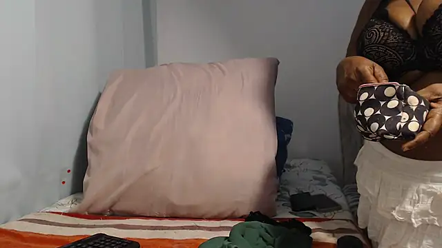 Lucia-boobs online show from July 3, 5:30 pm