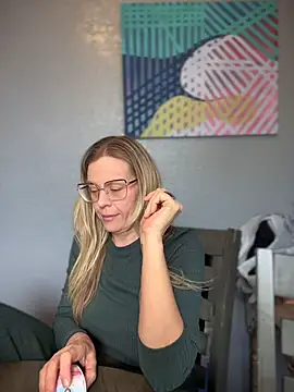GwenWilde31 online show from August 6, 3:52 pm