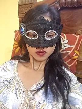 Curvy Amyra online show from May 10, 5:42 am