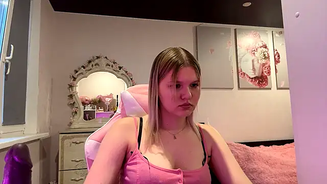 SweettAnny online show from June 13, 5:54 pm