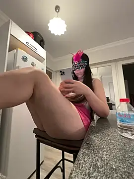 lilyums online show from April 27, 5:21 pm