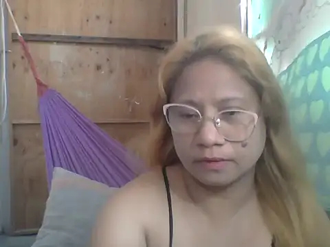PinayChristine online show from April 23, 6:32 am