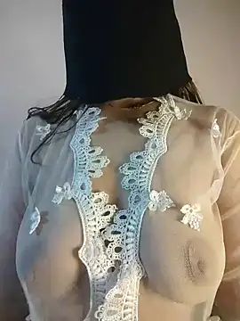 Yasmin Oh online show from June 15, 9:15 pm