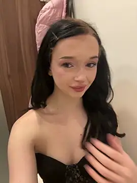 Flora Ray online show from April 25, 2:25 pm