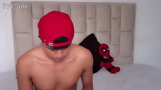 LYAN DYLAN online show from May 5, 2:31 pm