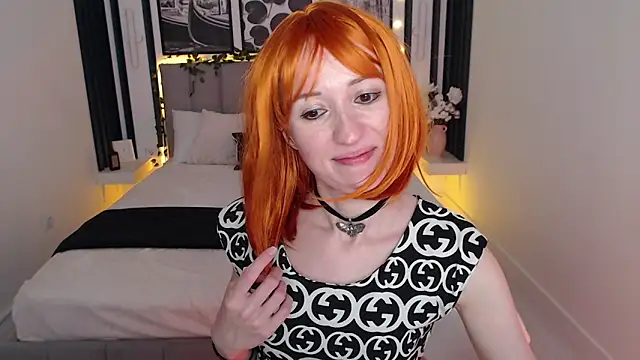 OliviaMills  online show from March 28, 9:42 am