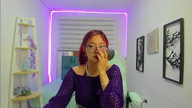 Sara Red X online show from April 22, 3:36 am