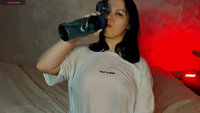 miss teasee online show from April 26, 1:42 pm