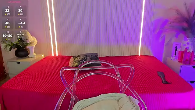 AliceHill8 online show from April 9, 3:50 pm