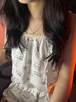 Annie nii online show from April 8, 8:00 pm