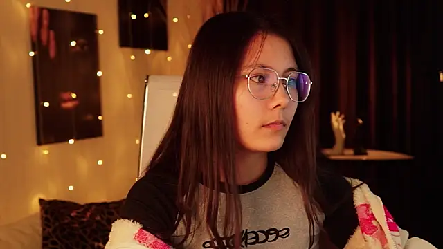 ElisonAvergarden online show from April 16, 3:12 pm