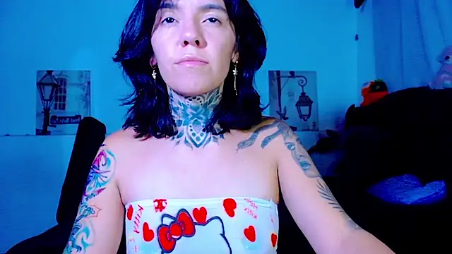 LannieGonzales online show from May 10, 10:56 pm