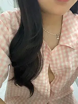 Rosecute11 online show from April 24, 3:15 pm