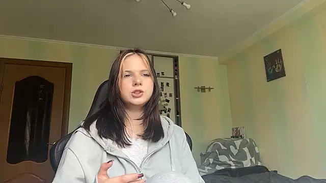 GiselleReidenbach online show from April 13, 9:43 am