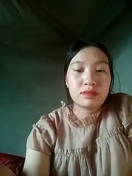 lucynguyen2 online show from April 3, 9:51 am