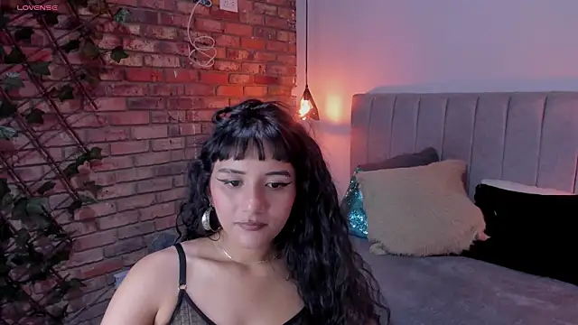 Hanna Clark   online show from April 26, 1:42 pm