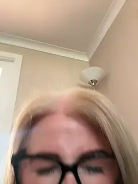 Laylaskyexx online show from April 7, 10:17 am