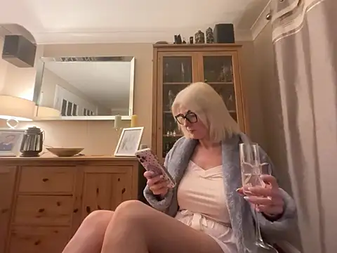 Laylaskyexx online show from May 26, 9:25 pm