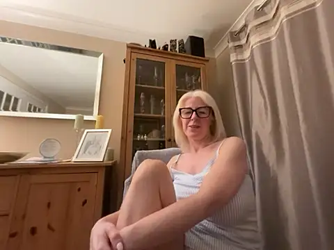 Laylaskyexx online show from May 14, 9:42 pm