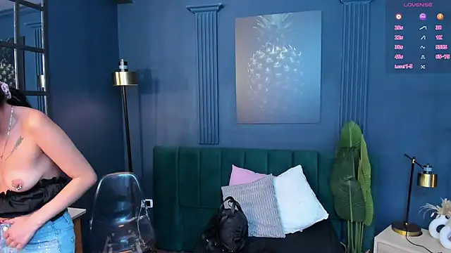 Alicecoule  online show from May 22, 12:14 pm