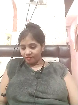 JiyaQueen26 online show from April 6, 9:21 am