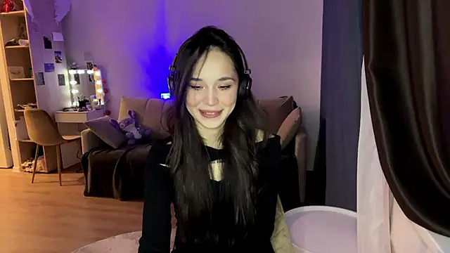 Elizabetswan online show from May 1, 9:51 pm