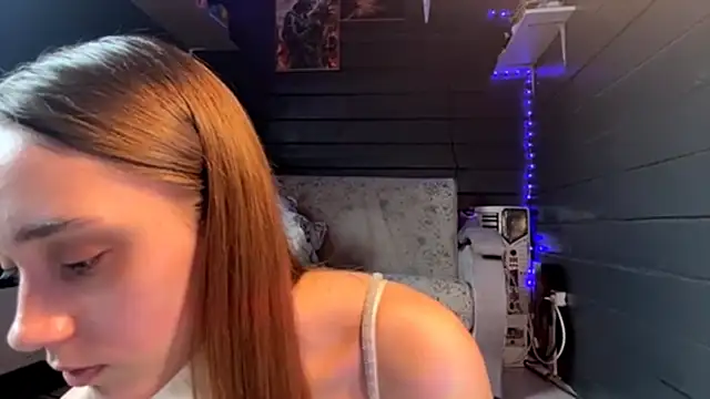 CoreenGau online show from April 16, 9:42 am