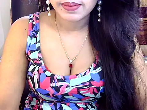 Noor Zarin online show from May 10, 8:00 pm