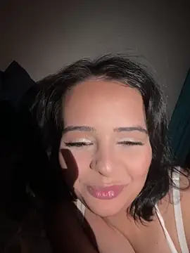 MiaKittyx0 online show from April 23, 10:23 pm