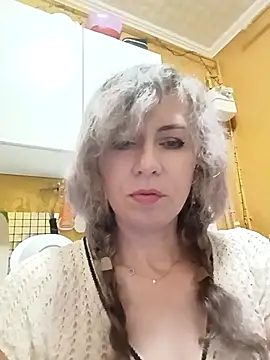 TaynaSecret online show from May 13, 9:20 pm