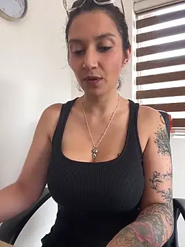 Isabella varella- online show from April 21, 2:35 pm