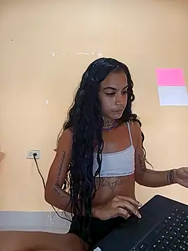 La ReynaZendeya online show from April 10, 1:50 pm