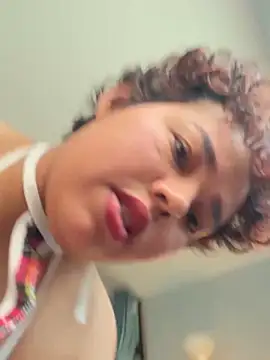 latinasexi2 online show from April 22, 9:01 pm