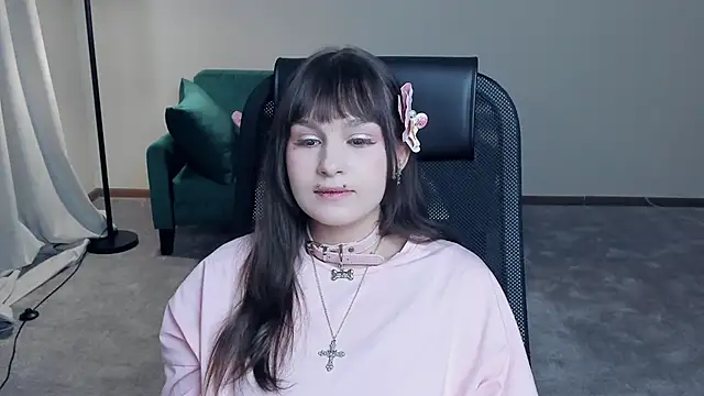 TeressaVeiga online show from April 7, 11:45 am