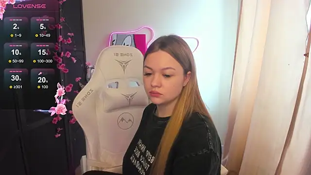 AmeliePeach online show from April 7, 4:58 am