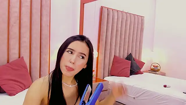 Zoe Monrow online show from May 19, 12:45 pm