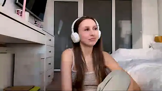 LynetteMerino online show from April 5, 1:21 pm