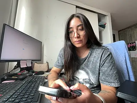vampiralatina online show from June 5, 6:47 pm